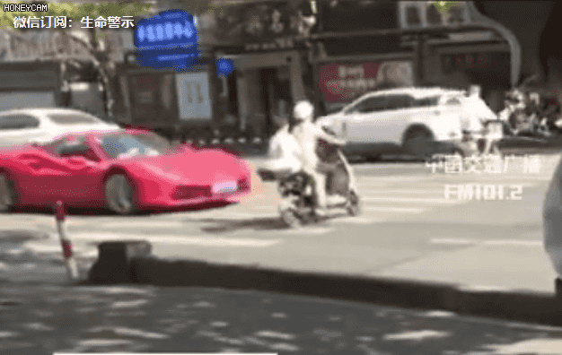 杭州法拉利撞人事件，藏着一段“绿了车主”的狗血剧情1